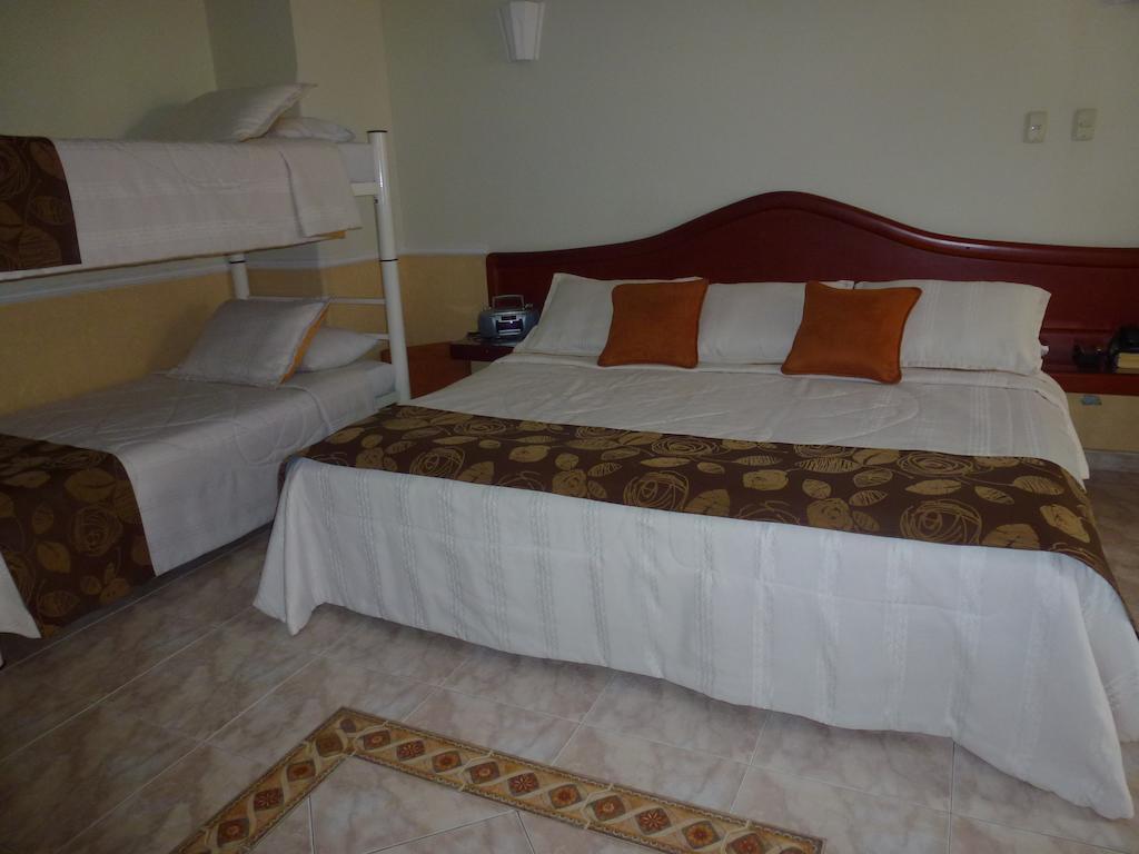 בוקארמנגה Hotel San Nicolas חדר תמונה